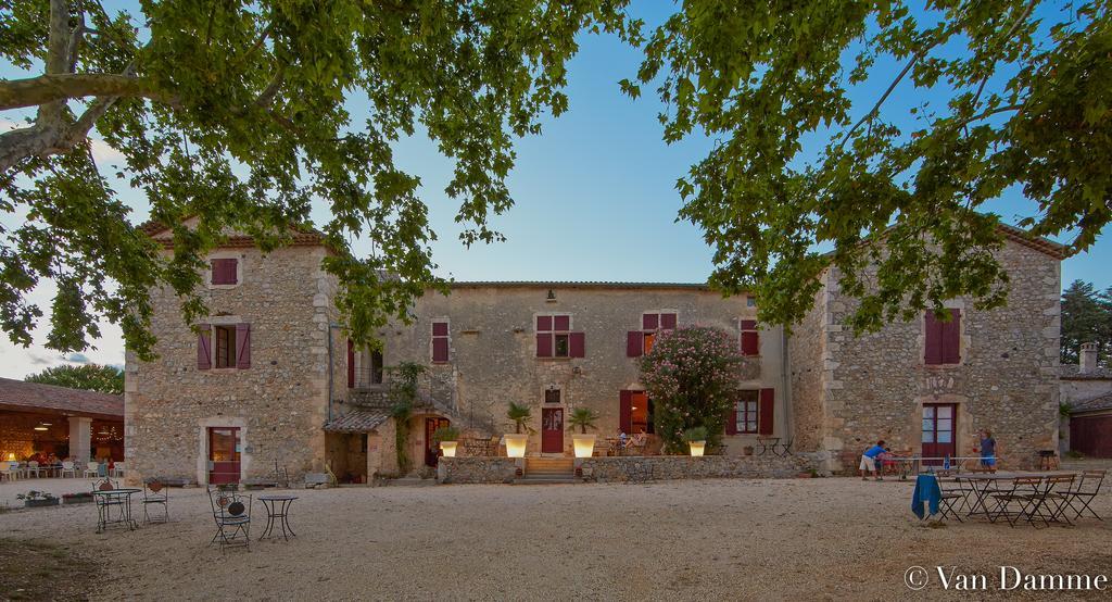 Gites Du Domaine Des Dames Vallon-Pont-dʼArc Exterior foto