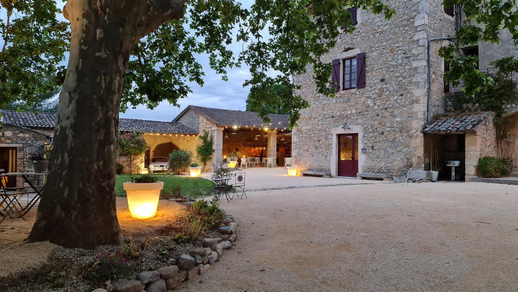 Gites Du Domaine Des Dames Vallon-Pont-dʼArc Exterior foto