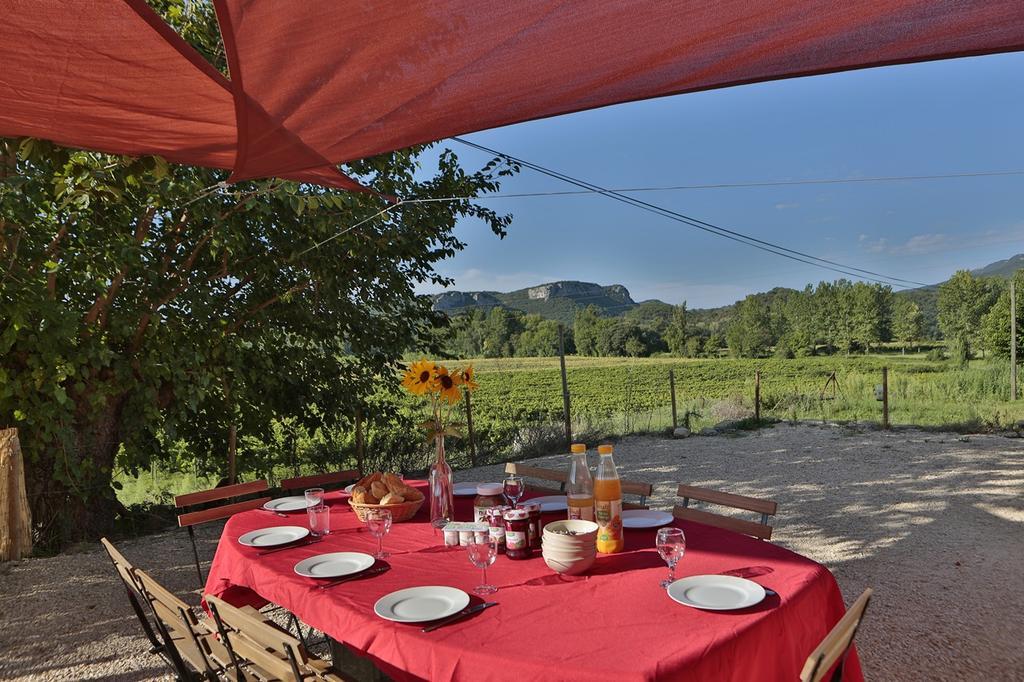 Gites Du Domaine Des Dames Vallon-Pont-dʼArc Exterior foto