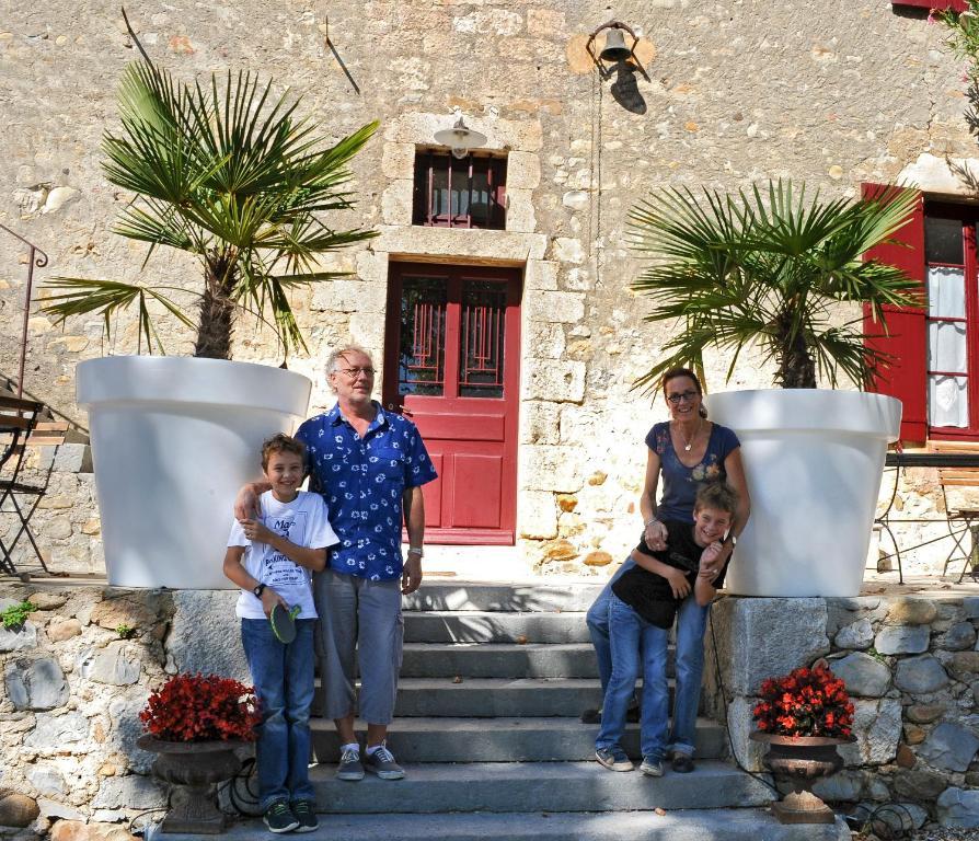 Gites Du Domaine Des Dames Vallon-Pont-dʼArc Exterior foto